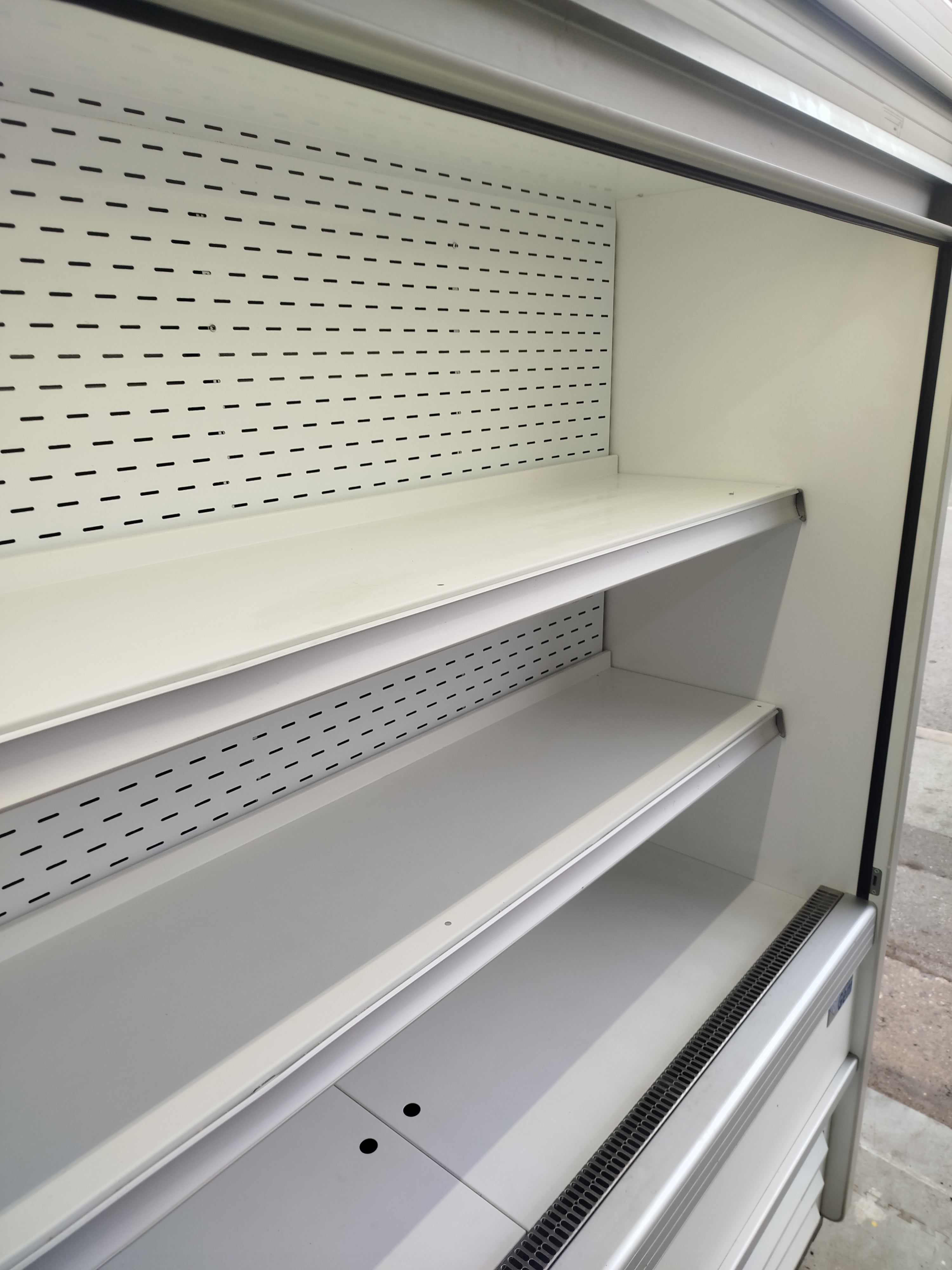 Williams Gem 1.5m Slimline Refrigerated Display in White with Security Shutter